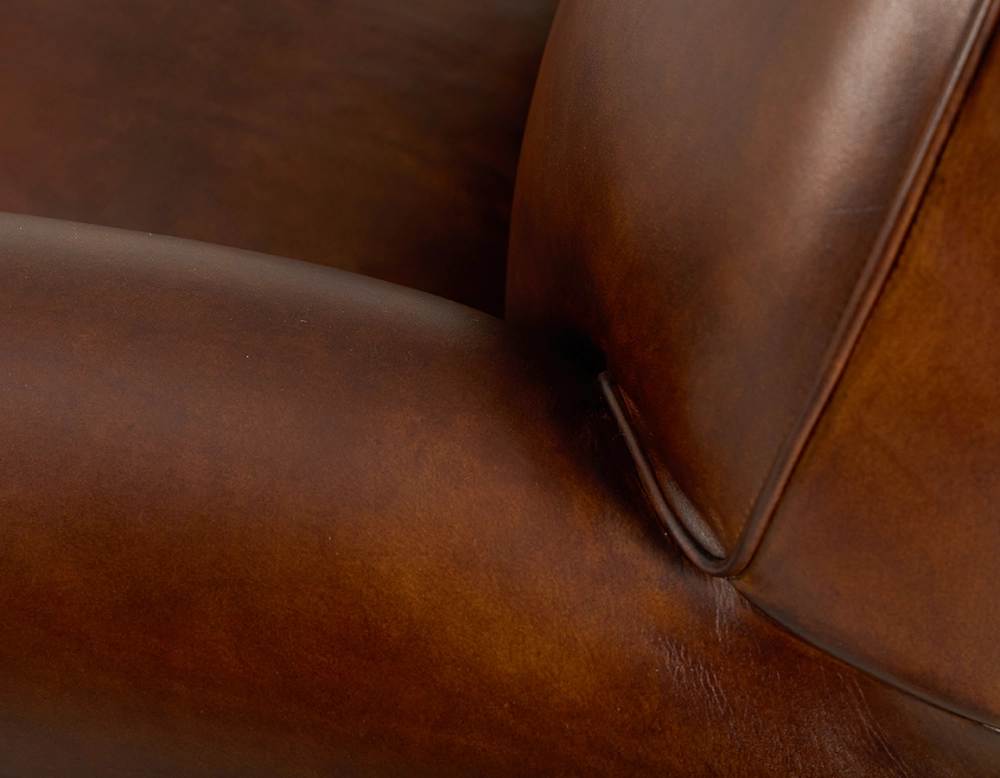 Fauteuil club cuir marron vintage accoudoirs passepoil
