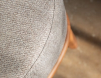 Fauteuil design cuir caramel et tissu brun