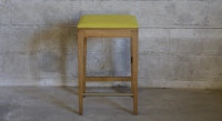 Tabouret de bar design H65 cm bois teinte vintage assise tissu jaune