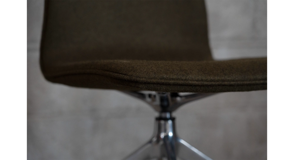Silla de oficina con ruedas asiento de tejido de lana hervida color topo