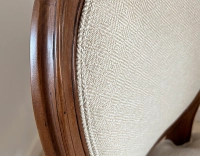 Fauteuil ancien style Louis XVI bois teinte ancienne et tissu chevron beige