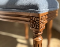 Chaise ancienne style Louis XVI bois teinte ancienne dossier canné assise tissu bleu jeans