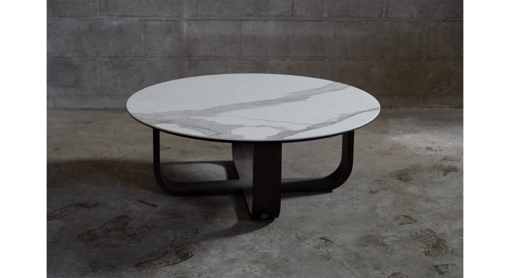Mesa de centro redonda de roble y cerámica con madera tintada marrón oscuro tablero cerámico efecto mármol blanco 100x100 cm