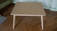 Table basse carré en frêne teinte blanchie 90x90x50 cm