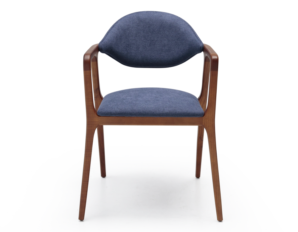 Chaise design avec accoudoirs bois teinte merisier et tissu bleu océan