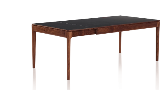 Table extensible en noyer et céramique 6 à 10 personnes allonges céramique avec bois teinte naturelle et plateau et allonges céramique noire unie 140x90 cm