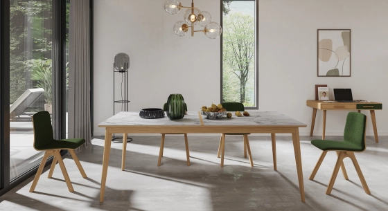 Table salle à manger en chêne et céramique 8 personnes avec bois teinte naturelle et plateau céramique effet marbre blanc 180x100 cm