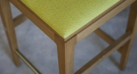 Tabouret de bar design H65 cm bois teinte vintage assise tissu jaune