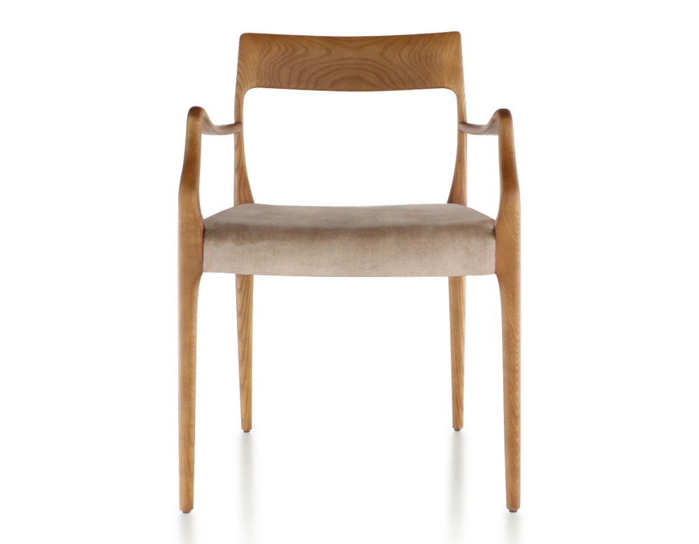 Chaise scandinave avec accoudoirs bois teinte merisier assise tissu velours taupe clair