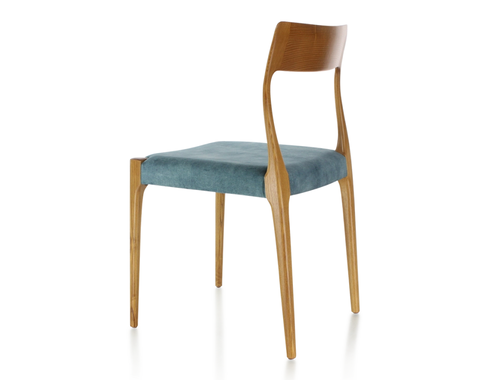 Chaise scandinave bois teinte merisier assise tissu velours bleu pétrole