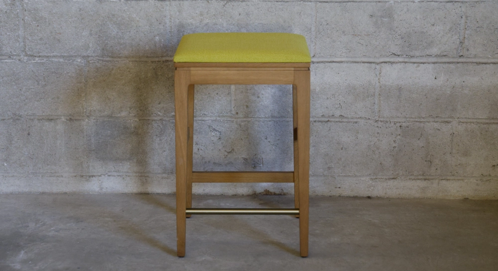 Tabouret de bar design H65 cm bois teinte vintage assise tissu jaune