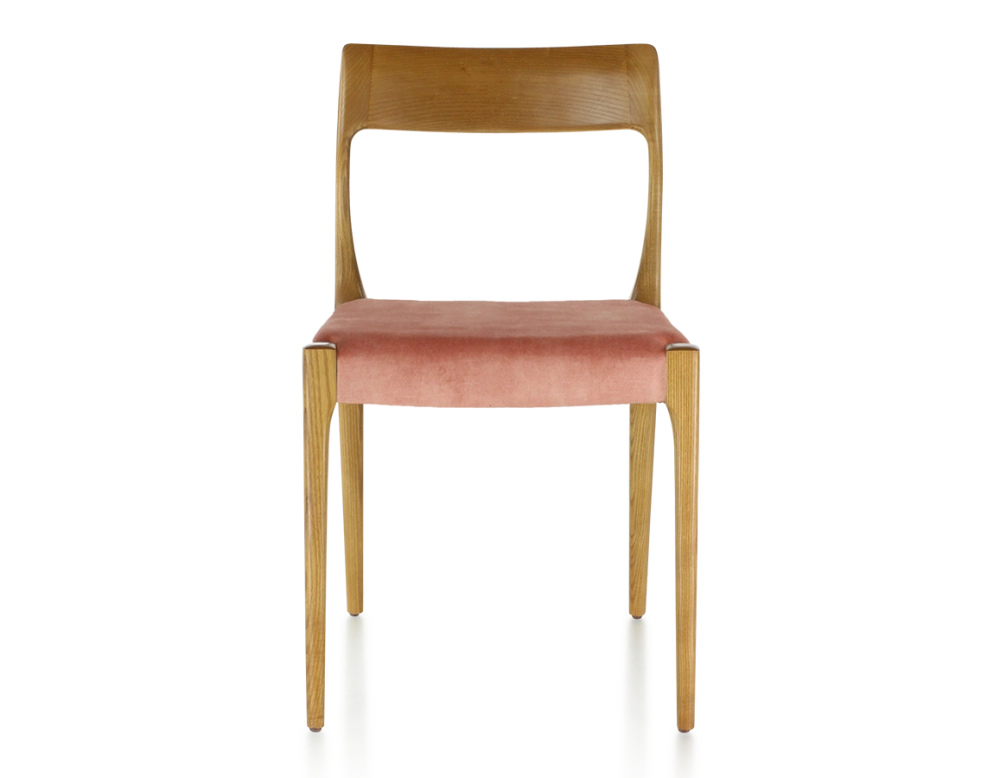Chaise scandinave bois teinte merisier assise tissu velours rose pâle