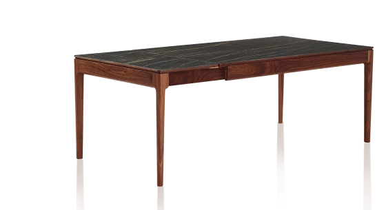 Table extensible 8 à 12 personnes en noyer et céramique allonges céramique avec bois teinte naturelle et plateau et allonges céramique effet marbre noir 210x100 cm