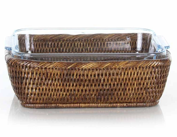 Fuente de pyrex cuadrada con soporte de ratán marrón