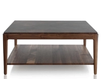 Table basse carrée en noyer et céramique avec tablette en bois teinte naturelle plateau céramique brun oxydé 100x100 cm