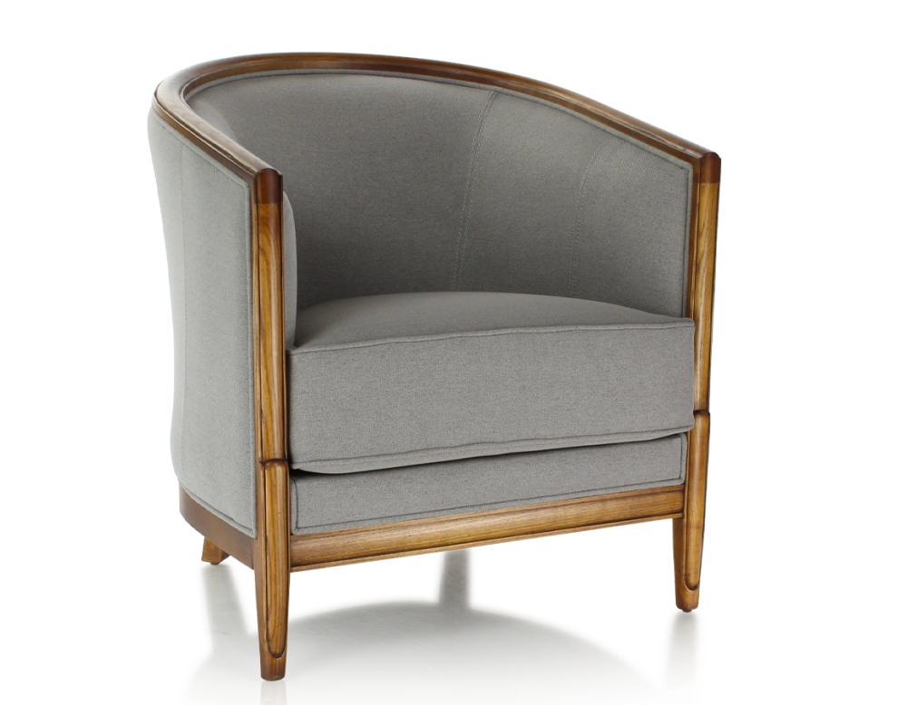 Sillón antiguo con reposabrazos moldurados madera con tinte envejecido y tejido gris claro