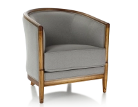 Sillón antiguo con reposabrazos moldurados madera con tinte envejecido y tejido gris claro