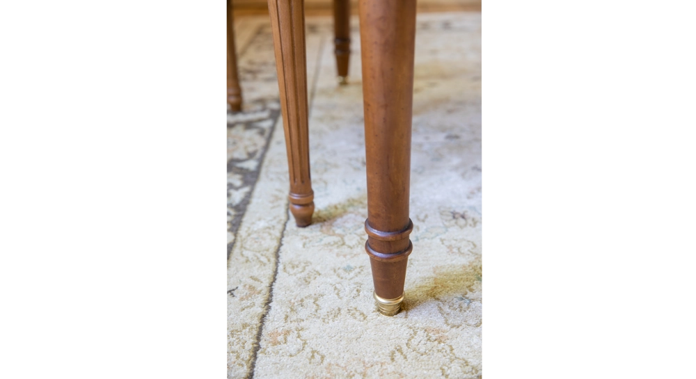 Table ronde Louis XVI extensible 4 à 14 personnes bois teinte ancienne avec 5 allonges 110x120cm