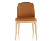 Chaise design bois teinte naturelle et cuir caramel