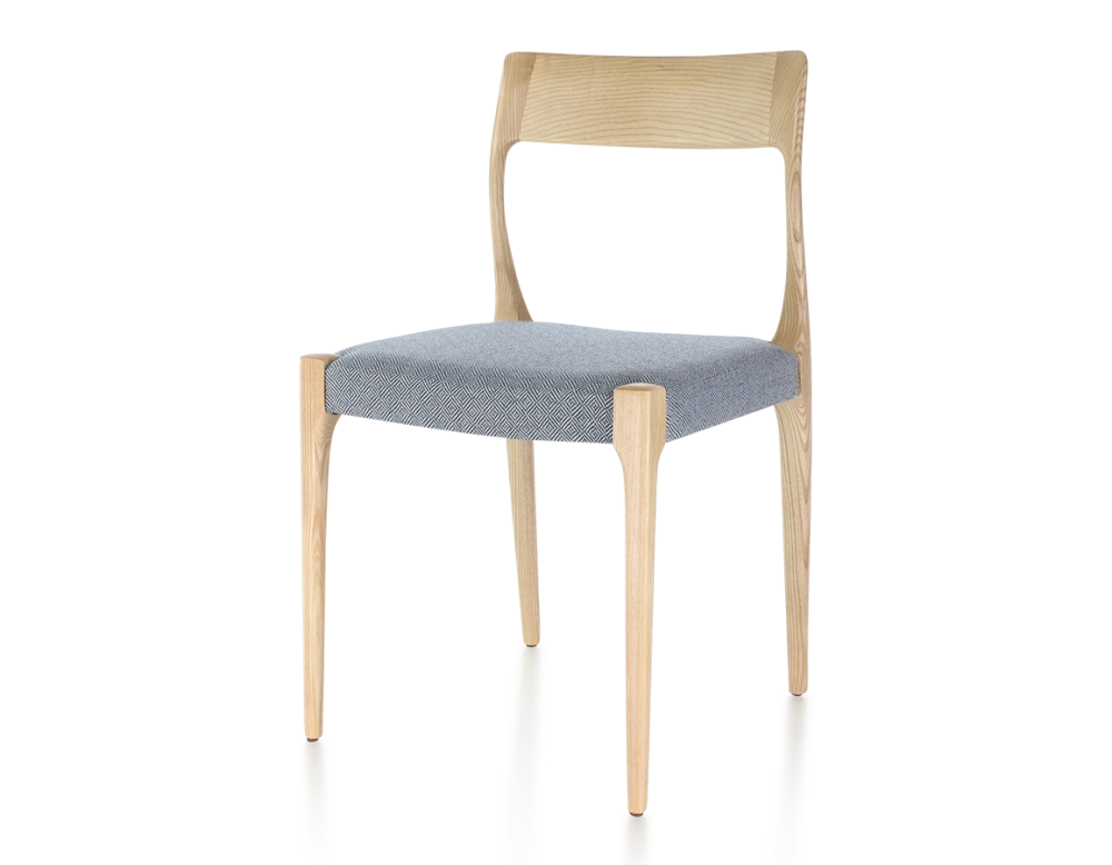 Silla escandinava madera tinte natural asiento tejido chevron azul