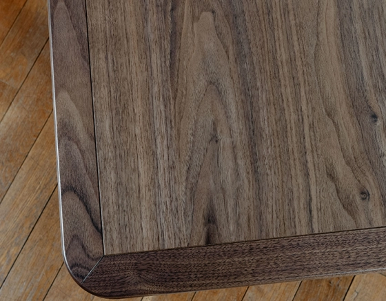 Table basse carrée en noyer teinte naturelle 100x100 cm