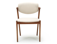 Chaise scandinave bois teinte merisier assise tissu blanc cassé