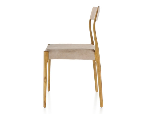 Chaise scandinave bois teinte merisier assise tissu velours taupe clair