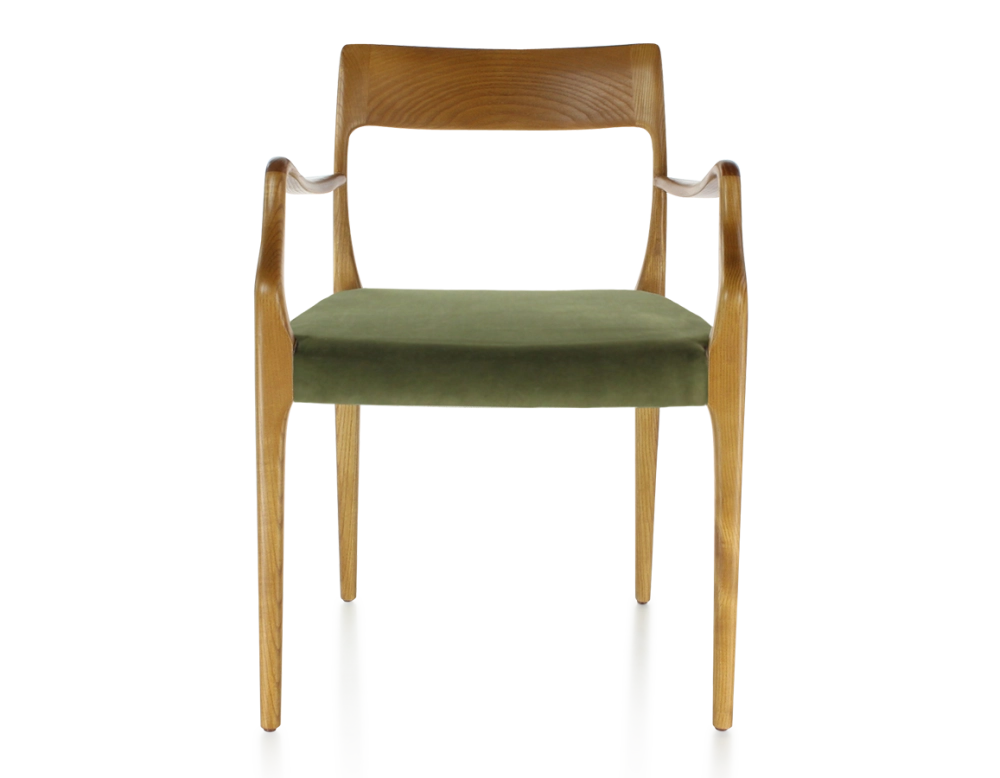 Chaise scandinave avec accoudoirs bois teinte merisier assise tissu vert olive