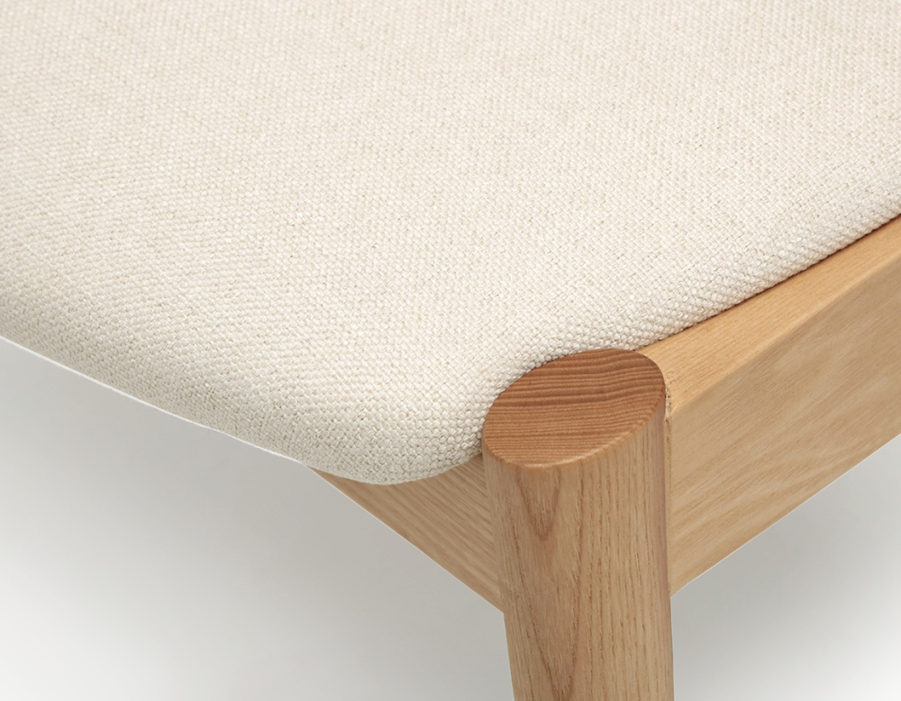 Silla escandinava madera tinte natural asiento tejido blanco roto