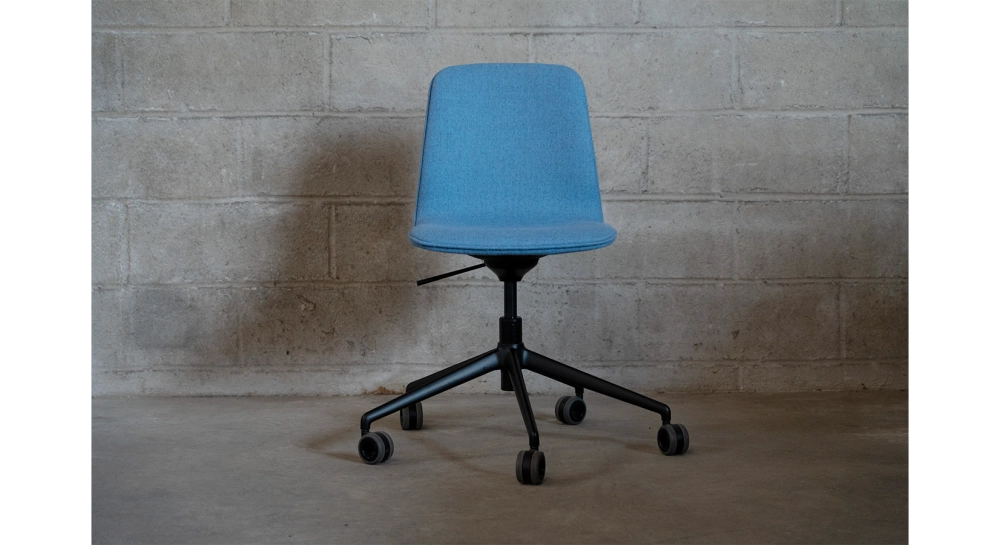 Chaise de bureau à roulettes assise tissu en laine bouillie bleue