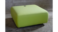 Pouf en tissu vert anis