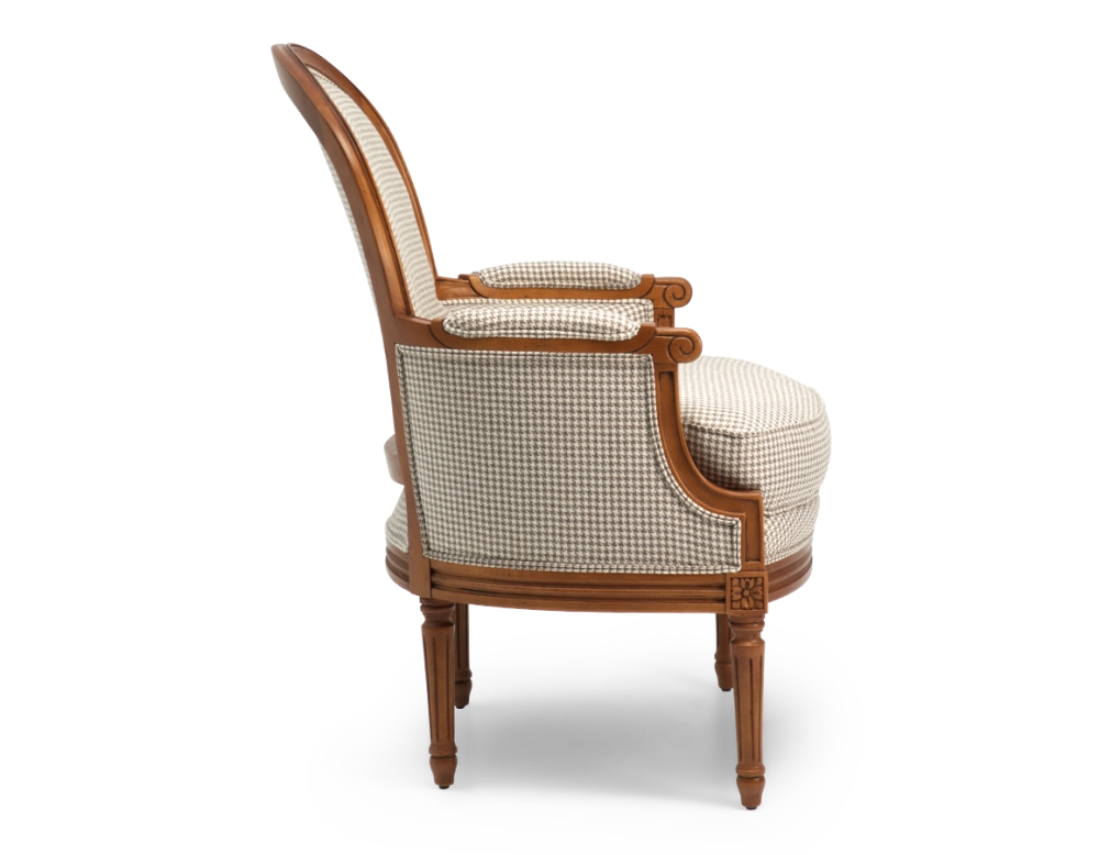 Fauteuil bergère style Louis XVI bois teinte ancienne et tissu pied de poule blanc et taupe