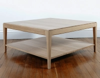 Table basse carrée en chêne avec tablette teinte naturelle 100x100 cm