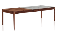 Table extensible 8 à 12 personnes en noyer et céramique allonges bois avec bois teinte naturelle et plateau céramique effet marbre blanc 210x100 cm