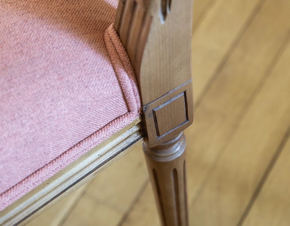 Chaise ancienne style Louis XVI bois teinte ancienne et tissu rose corail