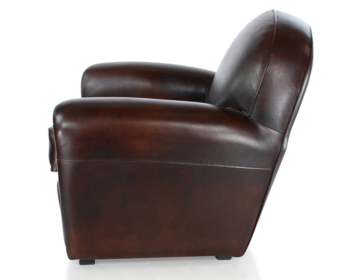Fauteuil club cuir marron soutenu accoudoirs cloutés