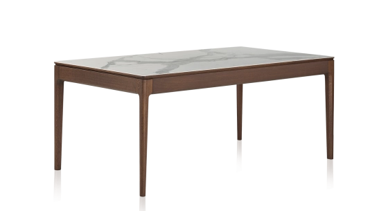 Table salle à manger en chêne et céramique 6 personnes avec bois teinte marron foncé et plateau céramique effet marbre blanc 160x100 cm