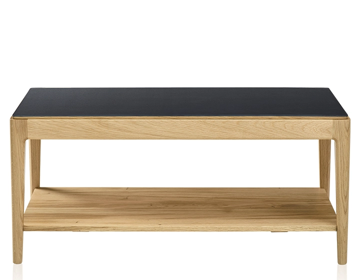 Mesa de centro rectangular de roble y cerámica con estante en madera tinte natural tablero cerámico negro liso 100x50 cm