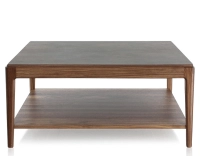 Table basse carrée en noyer et céramique avec tablette en bois teinte naturelle plateau céramique brun oxydé 100x100 cm