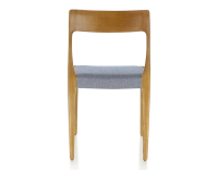 Chaise scandinave bois teinte merisier assise tissu chevron bleu