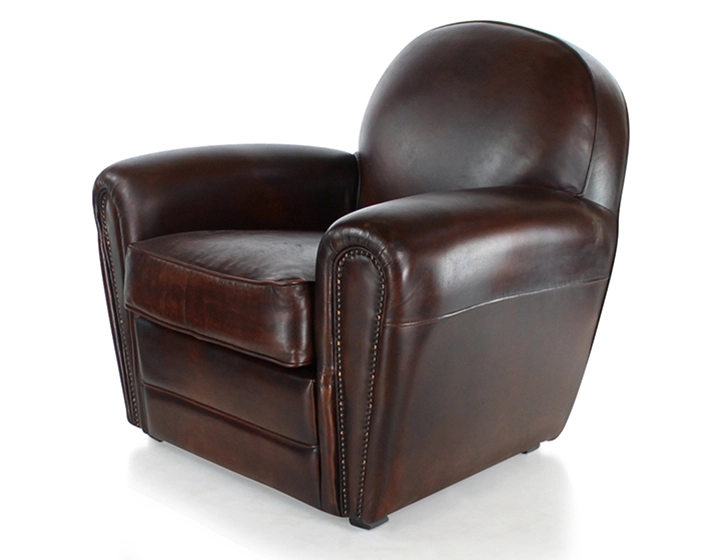 Fauteuil club cuir marron soutenu accoudoirs cloutés
