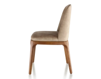 Chaise design bois teinte merisier et tissu velours taupe clair