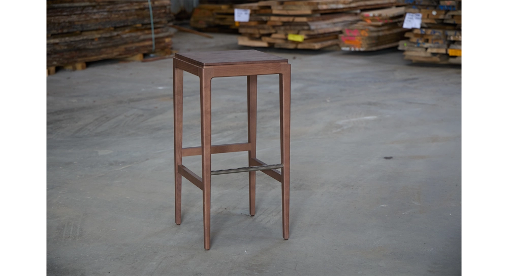 Taburete de bar de diseño H60 cm madera tinte nogal asiento madera