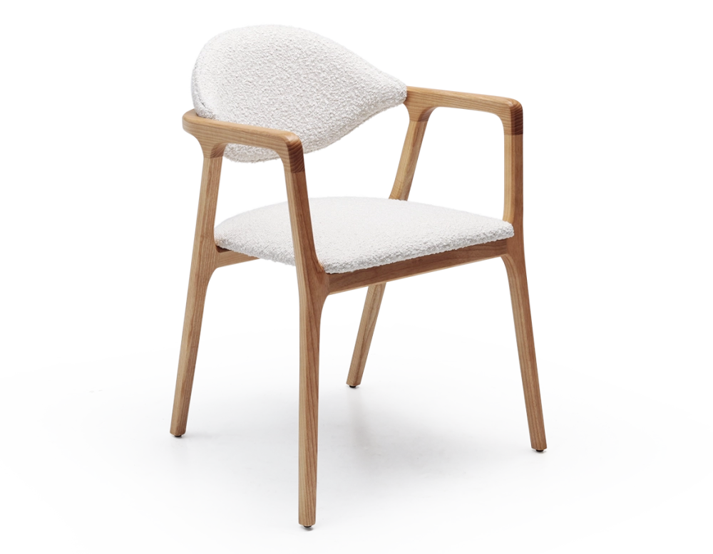 Chaise design avec accoudoirs bois teinte naturelle et tissu bouclé blanc