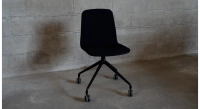 Chaise de bureau à roulettes dossier bois teinte anthracite assise en laine bouillie anthracite