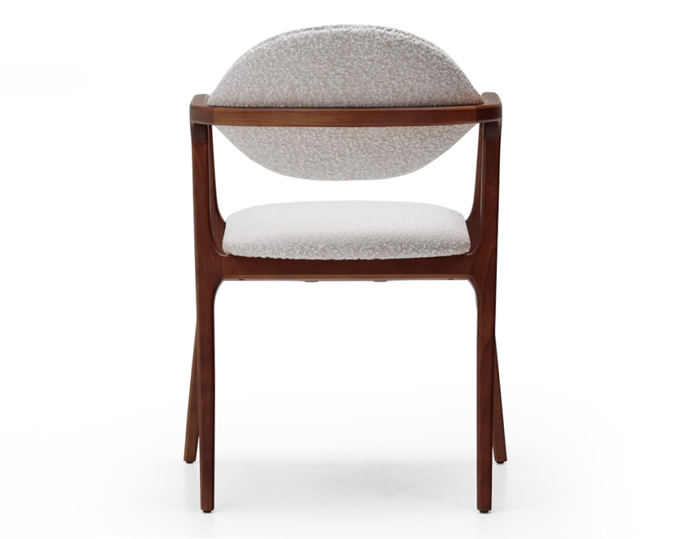 Chaise design avec accoudoirs bois teinte merisier et tissu bouclé blanc