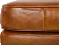 Puf de piel cognac borde tachonado