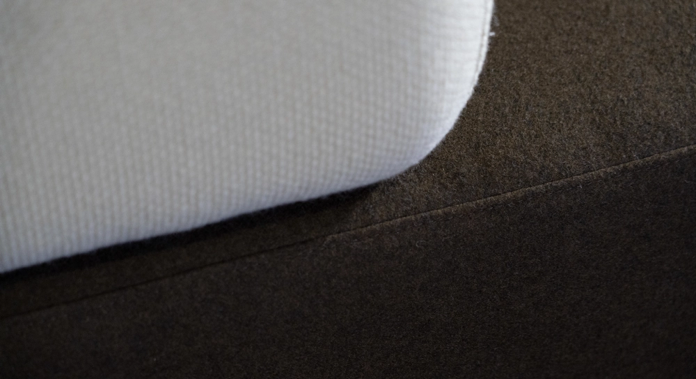 Canapé design tissu en laine bouillie marron