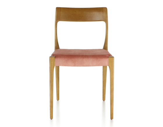 Chaise scandinave bois teinte merisier assise tissu velours rose pâle