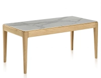 Table basse rectangulaire en chêne et céramique sans tablette en bois teinte naturelle plateau céramique effet marbre blanc